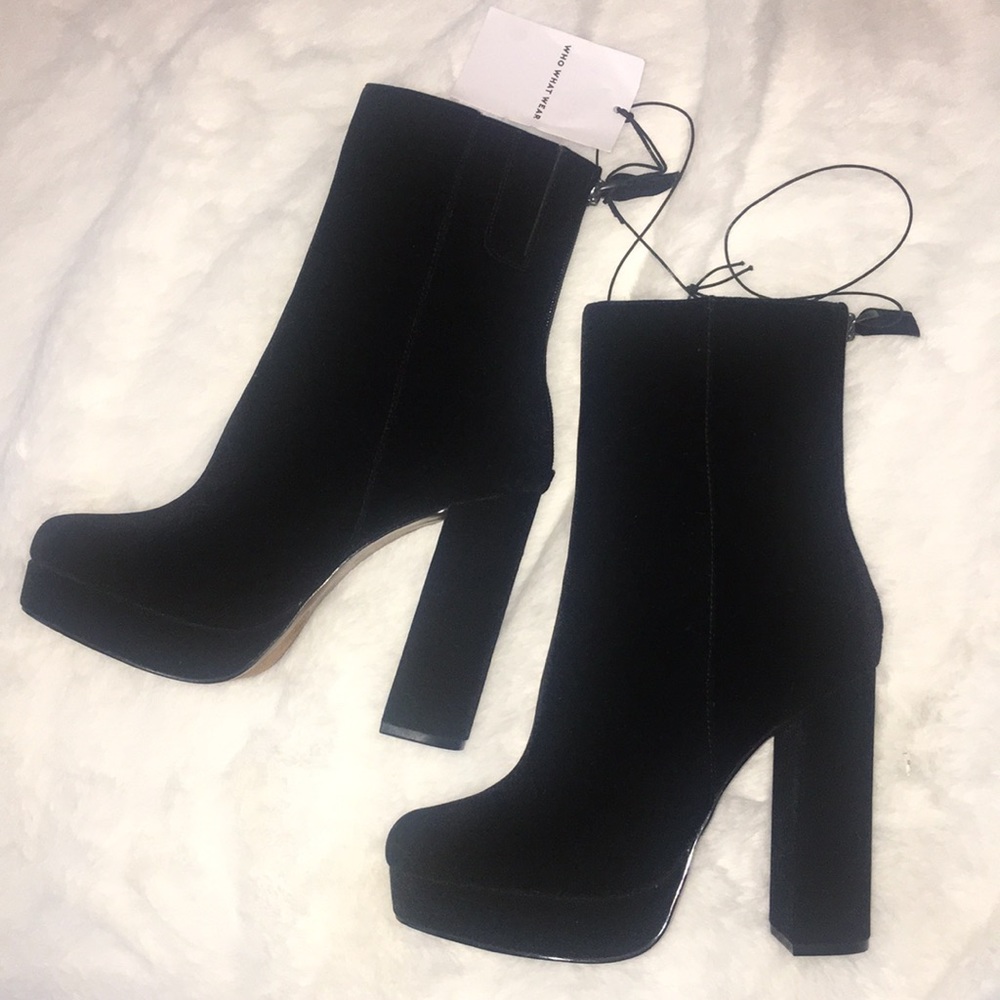 Black velvet platform boot